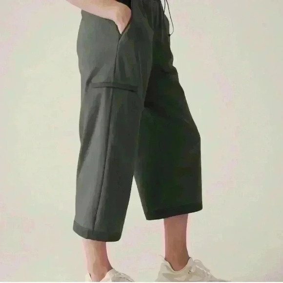 ATHLETA WOMENS GREEN TRIUMPH HYBRID WIDE LEG CROP MEDIUM - Picture 3 of 8